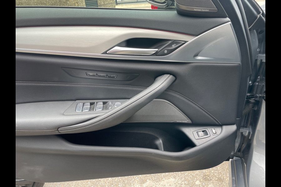 BMW 5 Serie Touring 530e Business Edition Plus Laser Led Panorama M-pakket 19inch breedset memory orig NL Geleverd NAP compleet!