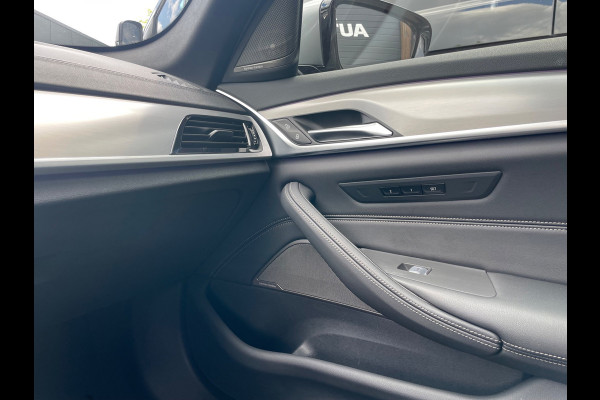 BMW 5 Serie Touring 530e Business Edition Plus Laser Led Panorama M-pakket 19inch breedset memory orig NL Geleverd NAP compleet!