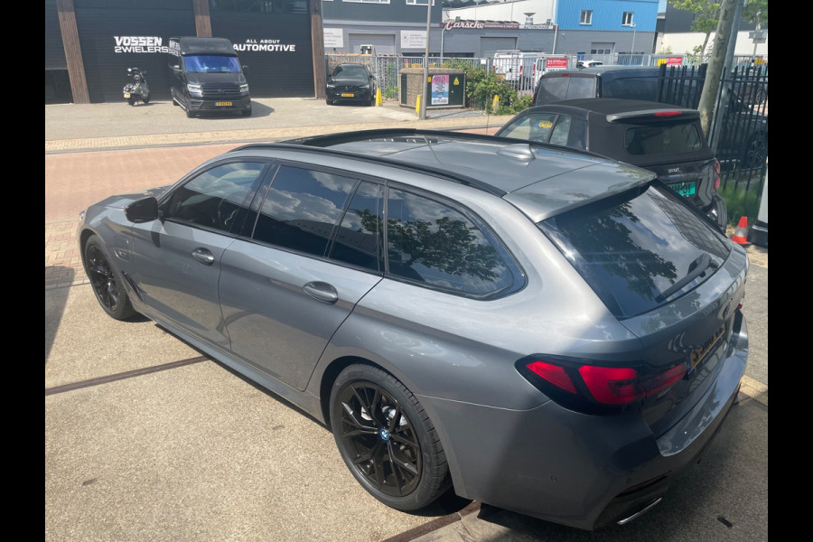 BMW 5 Serie Touring 530e Business Edition Plus Laser Led Panorama M-pakket 19inch breedset memory orig NL Geleverd NAP compleet!