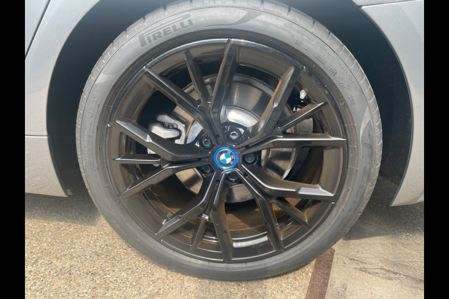 BMW 5 Serie Touring 530e Business Edition Plus Laser Led Panorama M-pakket 19inch breedset memory orig NL Geleverd NAP compleet!