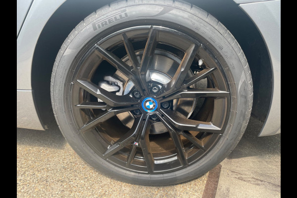 BMW 5 Serie Touring 530e Business Edition Plus Laser Led Panorama M-pakket 19inch breedset memory orig NL Geleverd NAP compleet!