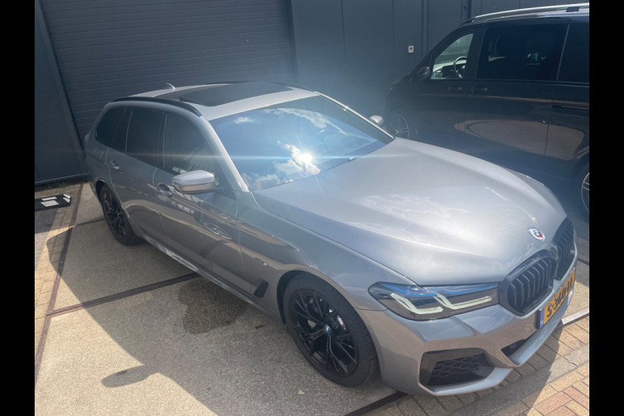 BMW 5 Serie Touring 530e Business Edition Plus Laser Led Panorama M-pakket 19inch breedset memory orig NL Geleverd NAP compleet!