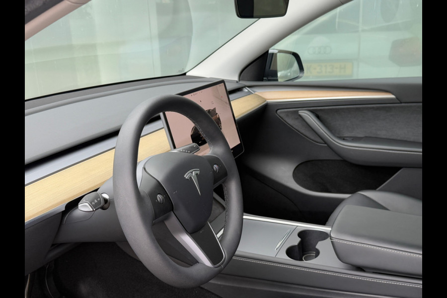 Tesla Model Y RWD 58 kWh 98% SOH LFP Autopilot Dealer Onderhouden