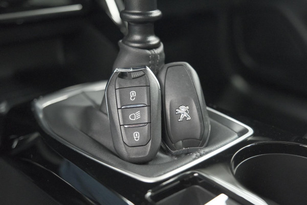 Peugeot 208 PureTech 100 Allure | Trekhaak | Camera | Apple Carplay | Navigatie | Parkeersensoren