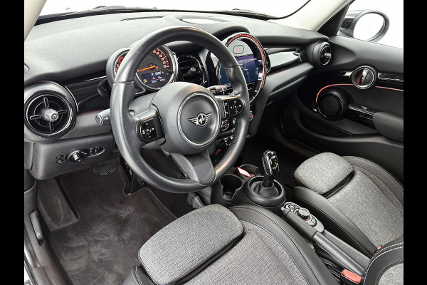 MINI 5-deurs 1.5 Cooper Classic (NL-auto, 1e Eig, Dealer OnderH, Navi Prof, Sportstoel, Parkeersensoren, Climate Con, Etc)