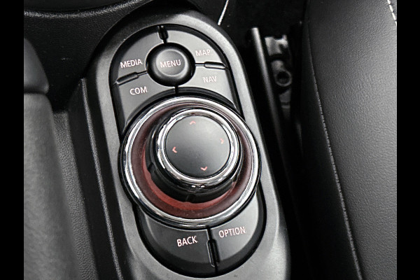 MINI 5-deurs 1.5 Cooper Classic (NL-auto, 1e Eig, Dealer OnderH, Navi Prof, Sportstoel, Parkeersensoren, Climate Con, Etc)