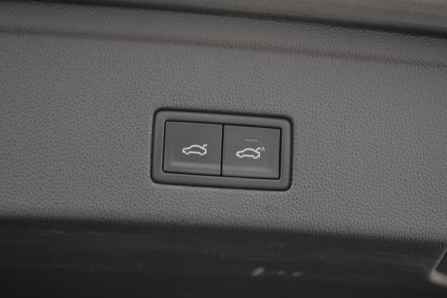 Volkswagen Touareg 3.0 TSi 4MOTION R Trekhaak Luchtvering Camera Nightvision