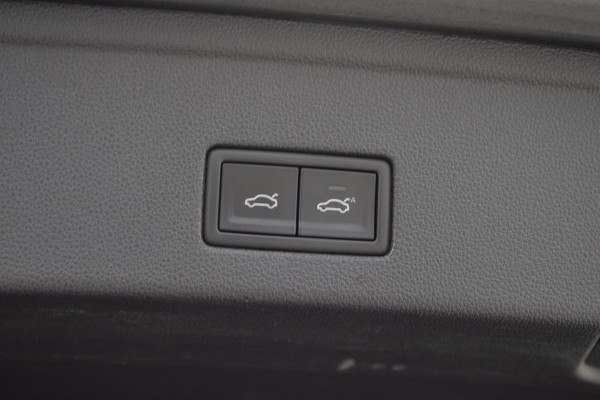 Volkswagen Touareg 3.0 TSi 4MOTION R Trekhaak Luchtvering Camera Nightvision