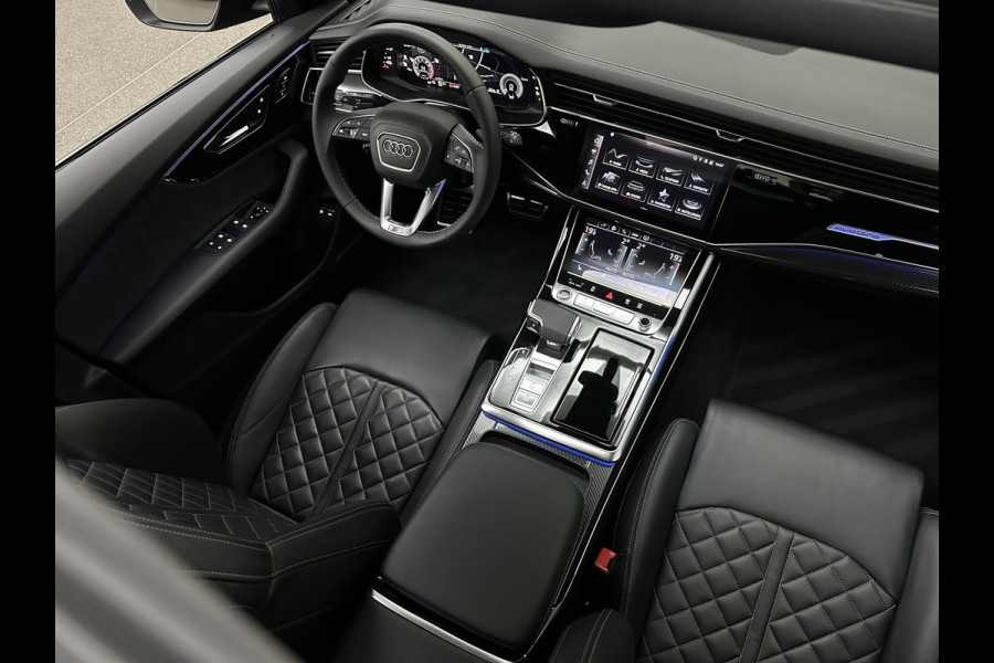 Audi Q8 60e 462PK Competition | #RS-Stoelen | Carbon | Panorama | ACC | 360 Camera | B&O Sound | Trekhaak | Matrix-LED | Sfeerverlichting | Memory | Stuurverwarming | Stoelverwarming V+A | Zonwering | ISO-Glas | Leder Dashboard | 3-Zone Clima | Carplay |