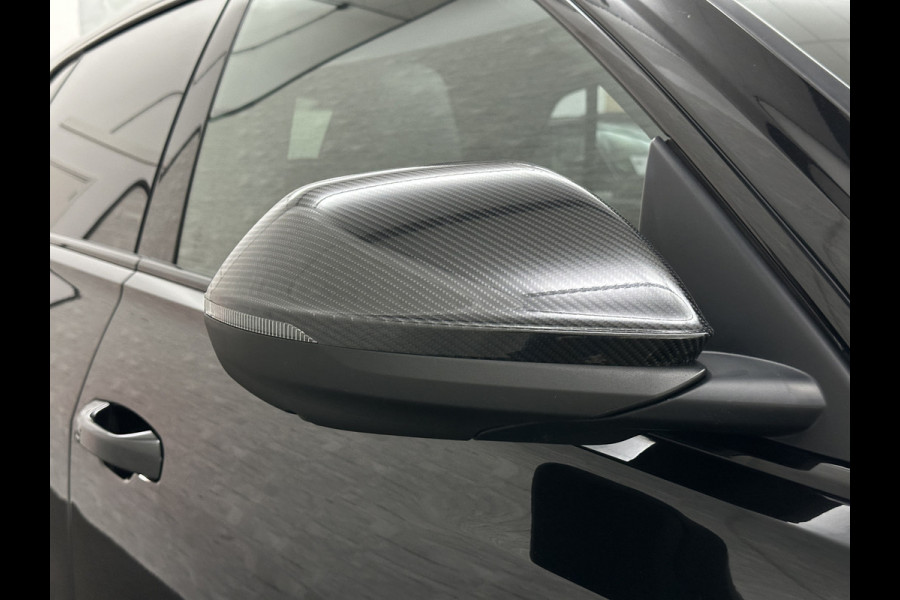 Audi Q8 60e 462PK Competition | #RS-Stoelen | Carbon | Panorama | ACC | 360 Camera | B&O Sound | Trekhaak | Matrix-LED | Sfeerverlichting | Memory | Stuurverwarming | Stoelverwarming V+A | Zonwering | ISO-Glas | Leder Dashboard | 3-Zone Clima | Carplay |