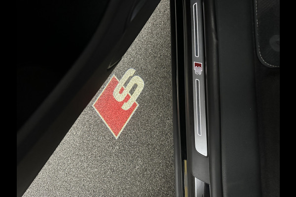 Audi Q8 60e 462PK Competition | #RS-Stoelen | Carbon | Panorama | ACC | 360 Camera | B&O Sound | Trekhaak | Matrix-LED | Sfeerverlichting | Memory | Stuurverwarming | Stoelverwarming V+A | Zonwering | ISO-Glas | Leder Dashboard | 3-Zone Clima | Carplay |