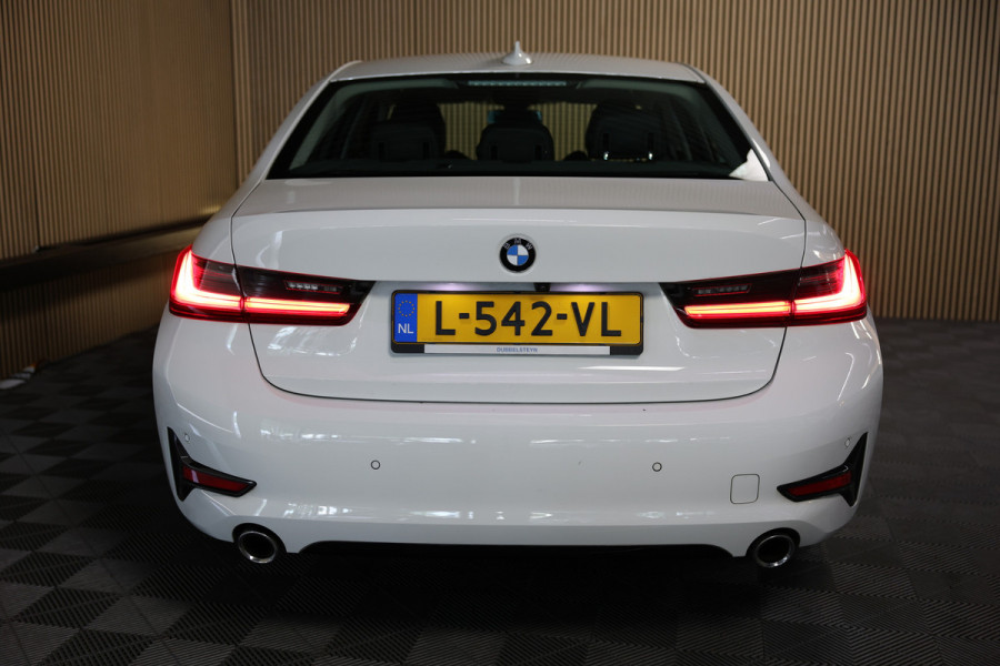 BMW 3 Serie 318i Business Edition AVM SPORTLEDER NAVI CARPLAY DIGI DASH '21