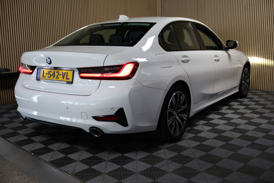 BMW 3 Serie 318i Business Edition AVM SPORTLEDER NAVI CARPLAY DIGI DASH '21