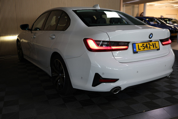 BMW 3 Serie 318i Business Edition AVM SPORTLEDER NAVI CARPLAY DIGI DASH '21