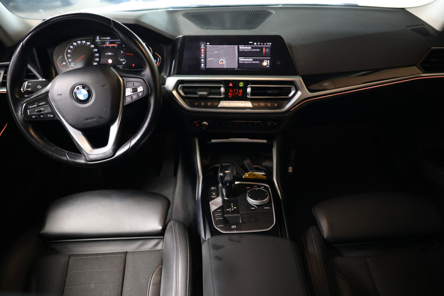 BMW 3 Serie 318i Business Edition AVM SPORTLEDER NAVI CARPLAY DIGI DASH '21