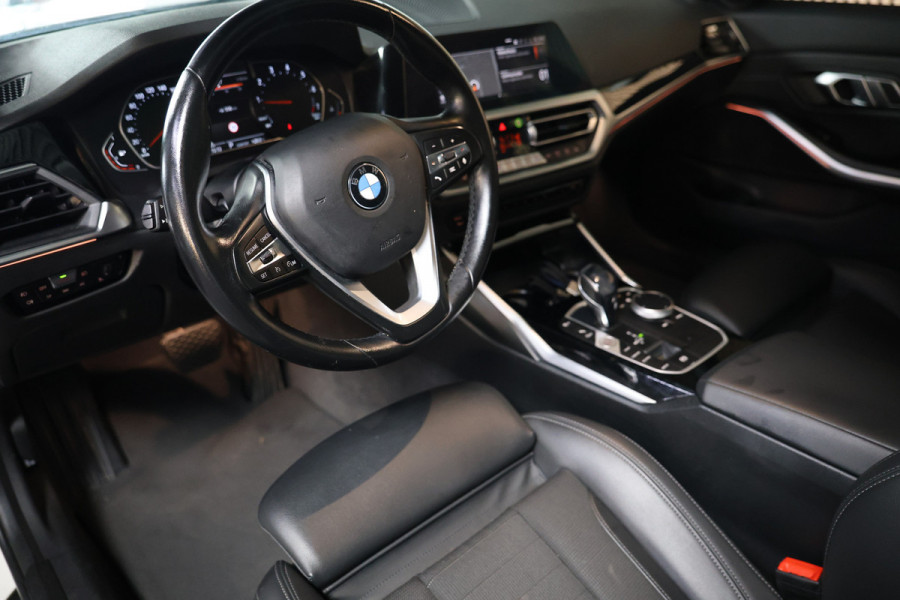 BMW 3 Serie 318i Business Edition AVM SPORTLEDER NAVI CARPLAY DIGI DASH '21