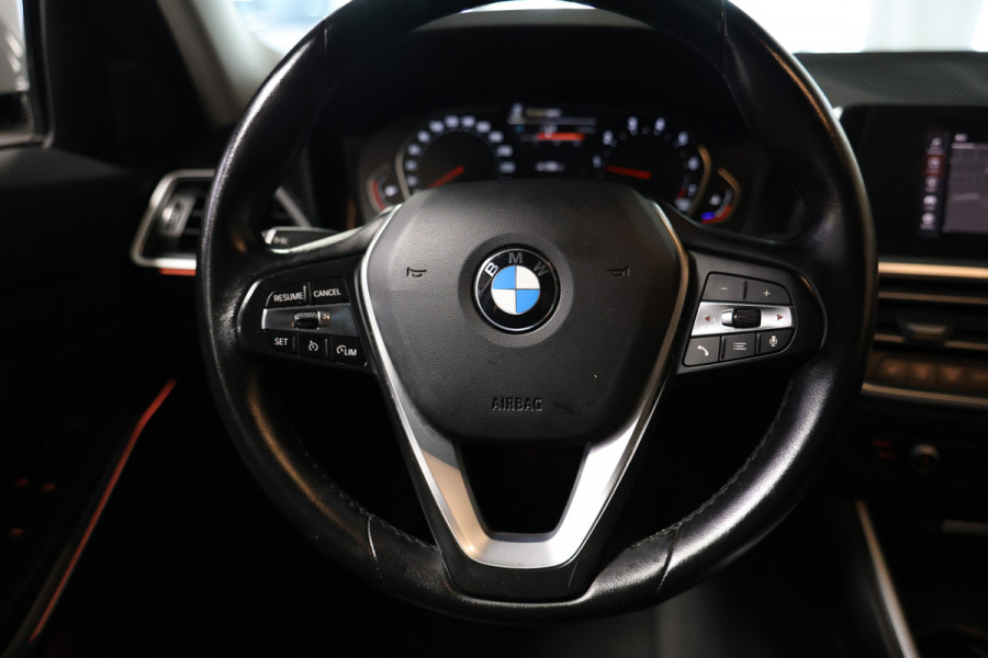 BMW 3 Serie 318i Business Edition AVM SPORTLEDER NAVI CARPLAY DIGI DASH '21