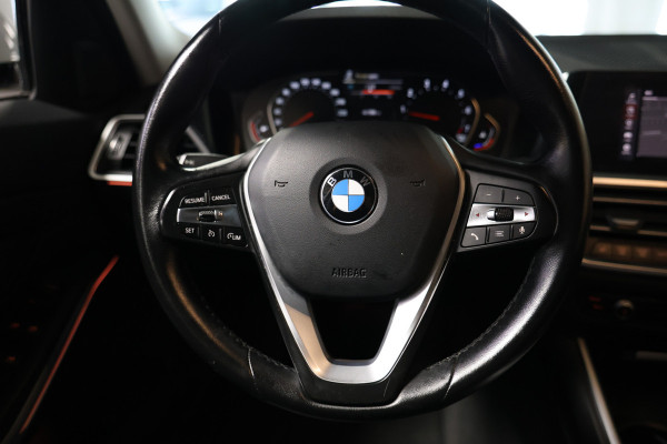 BMW 3 Serie 318i Business Edition AVM SPORTLEDER NAVI CARPLAY DIGI DASH '21