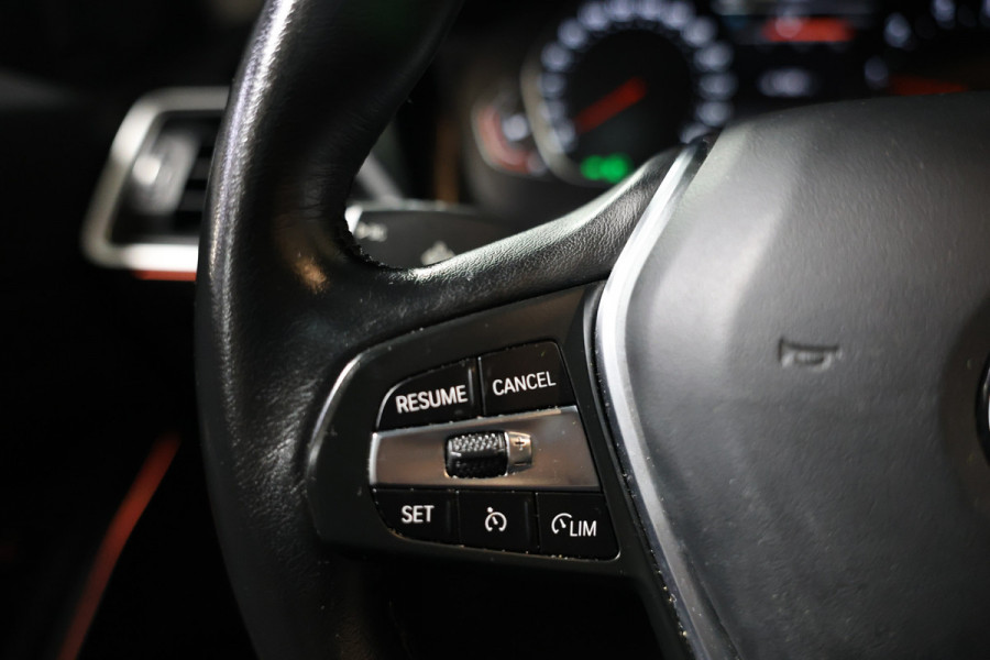 BMW 3 Serie 318i Business Edition AVM SPORTLEDER NAVI CARPLAY DIGI DASH '21