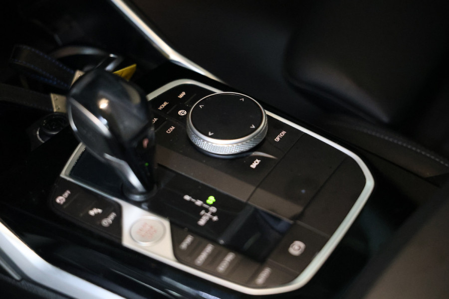 BMW 3 Serie 318i Business Edition AVM SPORTLEDER NAVI CARPLAY DIGI DASH '21