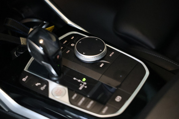 BMW 3 Serie 318i Business Edition AVM SPORTLEDER NAVI CARPLAY DIGI DASH '21