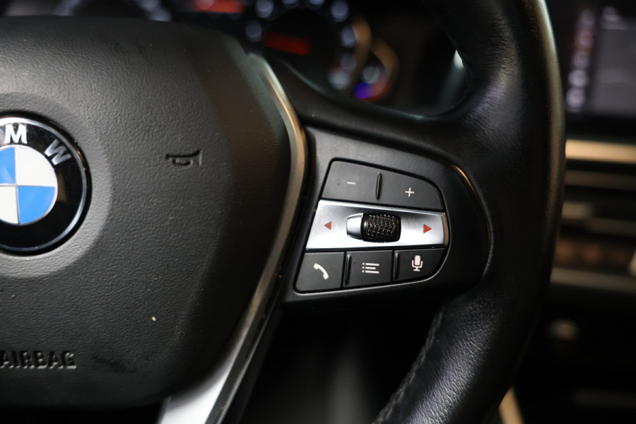 BMW 3 Serie 318i Business Edition AVM SPORTLEDER NAVI CARPLAY DIGI DASH '21