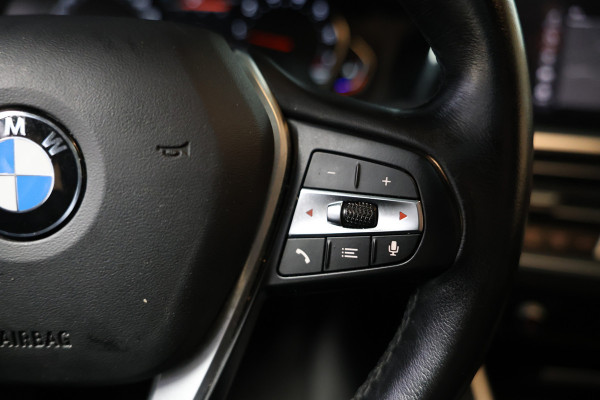 BMW 3 Serie 318i Business Edition AVM SPORTLEDER NAVI CARPLAY DIGI DASH '21