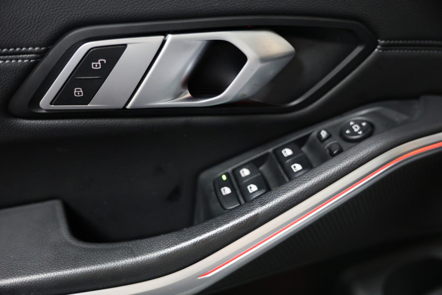 BMW 3 Serie 318i Business Edition AVM SPORTLEDER NAVI CARPLAY DIGI DASH '21