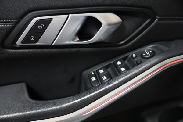 BMW 3 Serie 318i Business Edition AVM SPORTLEDER NAVI CARPLAY DIGI DASH '21