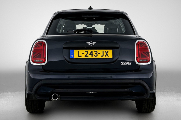 MINI 5-deurs 1.5 Cooper Classic (NL-auto, 1e Eig, Dealer OnderH, Panorama, Carplay, Navi Prof, Sportstoel, ParkeerS, Climate, Etc)