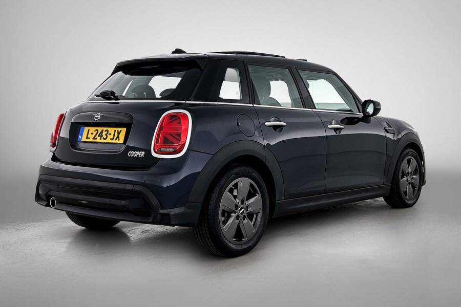 MINI 5-deurs 1.5 Cooper Classic (NL-auto, 1e Eig, Dealer OnderH, Panorama, Carplay, Navi Prof, Sportstoel, ParkeerS, Climate, Etc)