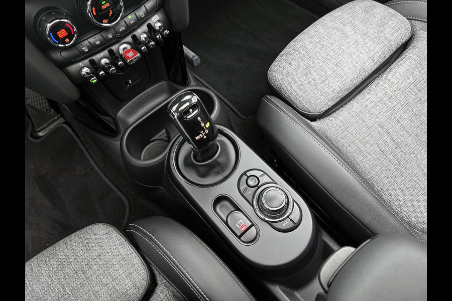 MINI 5-deurs 1.5 Cooper Classic (NL-auto, 1e Eig, Dealer OnderH, Panorama, Carplay, Navi Prof, Sportstoel, ParkeerS, Climate, Etc)