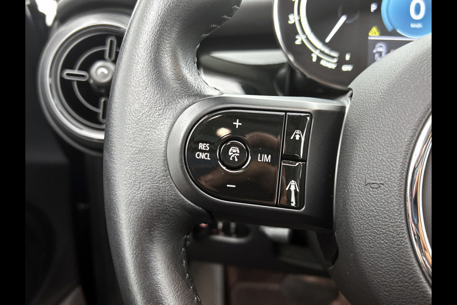 MINI 5-deurs 1.5 Cooper Classic (NL-auto, 1e Eig, Dealer OnderH, Panorama, Carplay, Navi Prof, Sportstoel, ParkeerS, Climate, Etc)