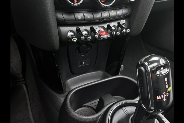 MINI 5-deurs 1.5 Cooper Classic (NL-auto, 1e Eig, Dealer OnderH, Panorama, Carplay, Navi Prof, Sportstoel, ParkeerS, Climate, Etc)