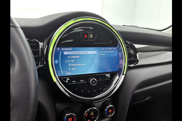 MINI 5-deurs 1.5 Cooper Classic (NL-auto, 1e Eig, Dealer OnderH, Panorama, Carplay, Navi Prof, Sportstoel, ParkeerS, Climate, Etc)