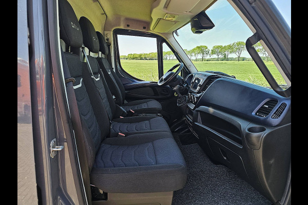 Iveco Daily 35S18HV 3.0 410 L4H2 3.0Ltr Automaat 180Pk 3.5T-Trekhaak Navi Euro6 LED 3-Zits
