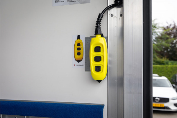 Ford E-Transit Bakwagen met laadklep Rolstops