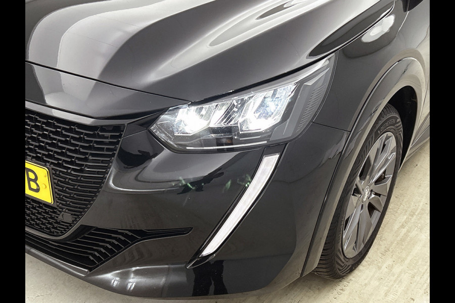Peugeot e-208 EV Allure 50 kWh(NL-auto, Goed OndH, Camera, Carplay, StoelV, Lane Assist, Navi, Climate Con, Etc)