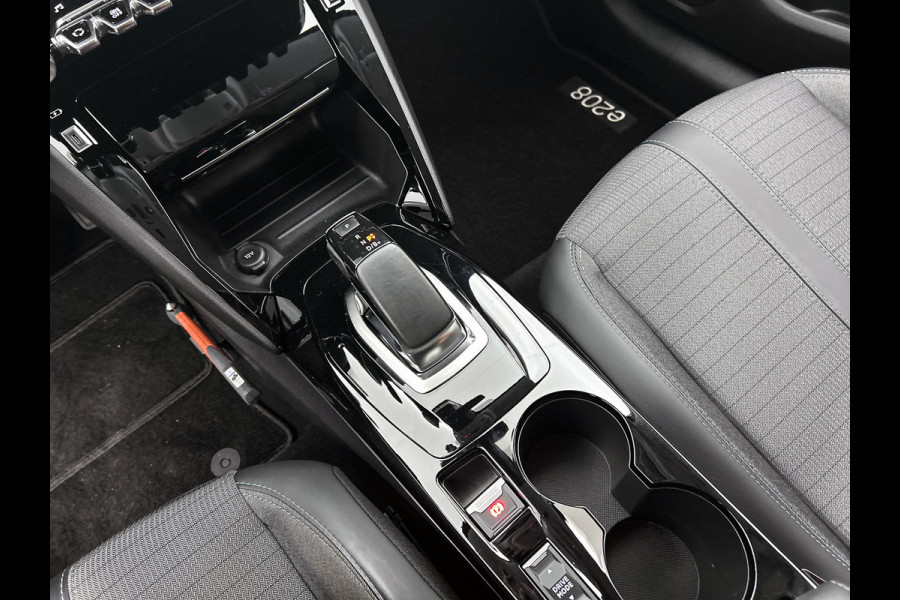 Peugeot e-208 EV Allure 50 kWh(NL-auto, Goed OndH, Camera, Carplay, StoelV, Lane Assist, Navi, Climate Con, Etc)