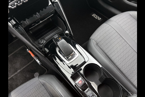 Peugeot e-208 EV Allure 50 kWh(NL-auto, Goed OndH, Camera, Carplay, StoelV, Lane Assist, Navi, Climate Con, Etc)