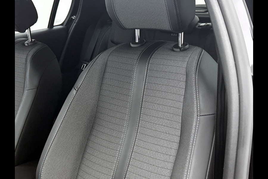 Peugeot e-208 EV Allure 50 kWh(NL-auto, Goed OndH, Camera, Carplay, StoelV, Lane Assist, Navi, Climate Con, Etc)