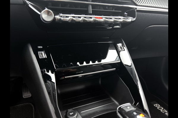 Peugeot e-208 EV Allure 50 kWh(NL-auto, Goed OndH, Camera, Carplay, StoelV, Lane Assist, Navi, Climate Con, Etc)