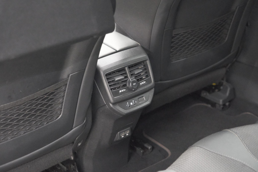 Peugeot 5008 PureTech 130 EAT8 GT | 7 Zitplaatsen | Schuif-/Kanteldak | Camera | Adaptieve Cruise Control