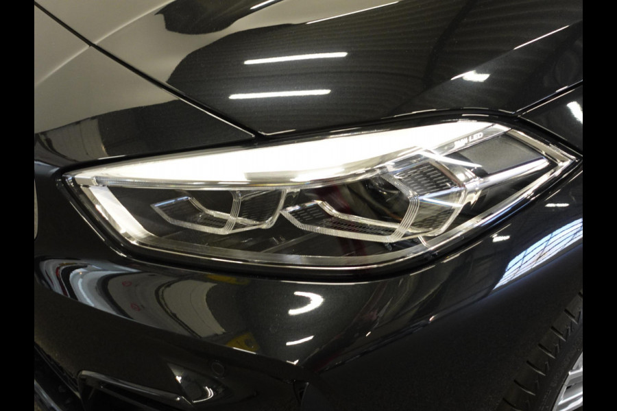 BMW 1-serie 118i M-Sport Automaat Digitale Cockpit Climate control Stoel verwarming LED  Sfeer verlichting Lichtmetalen velgen Navigatie Apple carplay/ Android auto Parkeersensoren