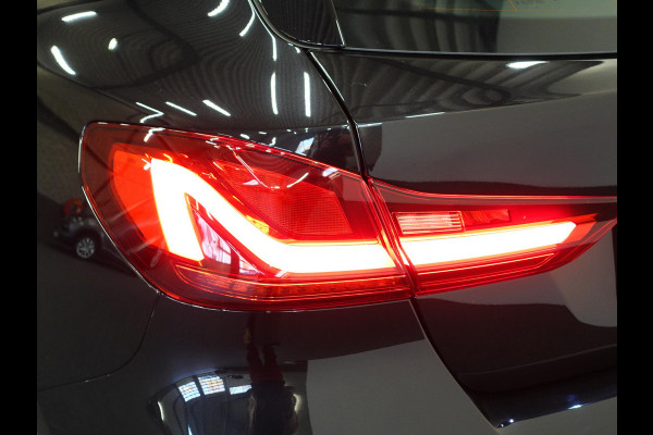 BMW 1-serie 118i M-Sport Automaat Digitale Cockpit Climate control Stoel verwarming LED  Sfeer verlichting Lichtmetalen velgen Navigatie Apple carplay/ Android auto Parkeersensoren