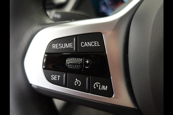 BMW 1-serie 118i M-Sport Automaat Digitale Cockpit Climate control Stoel verwarming LED  Sfeer verlichting Lichtmetalen velgen Navigatie Apple carplay/ Android auto Parkeersensoren