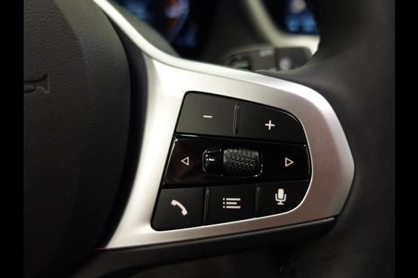 BMW 1-serie 118i M-Sport Automaat Digitale Cockpit Climate control Stoel verwarming LED  Sfeer verlichting Lichtmetalen velgen Navigatie Apple carplay/ Android auto Parkeersensoren