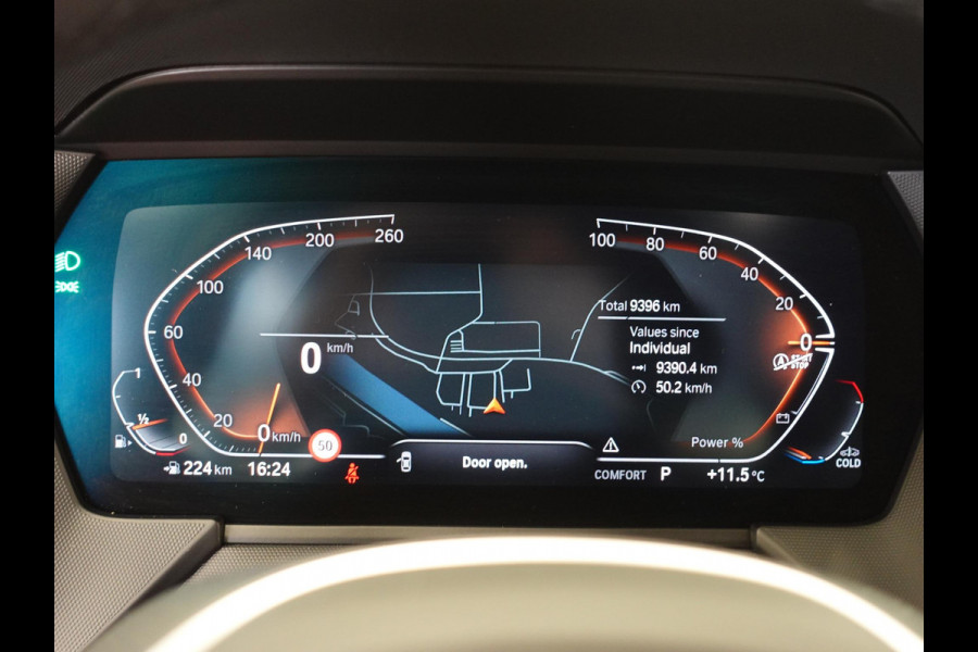 BMW 1-serie 118i M-Sport Automaat Digitale Cockpit Climate control Stoel verwarming LED  Sfeer verlichting Lichtmetalen velgen Navigatie Apple carplay/ Android auto Parkeersensoren