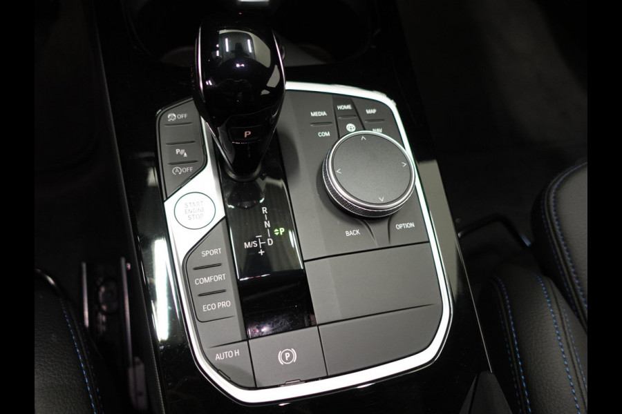 BMW 1-serie 118i M-Sport Automaat Digitale Cockpit Climate control Stoel verwarming LED  Sfeer verlichting Lichtmetalen velgen Navigatie Apple carplay/ Android auto Parkeersensoren