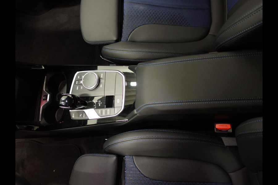 BMW 1-serie 118i M-Sport Automaat Digitale Cockpit Climate control Stoel verwarming LED  Sfeer verlichting Lichtmetalen velgen Navigatie Apple carplay/ Android auto Parkeersensoren